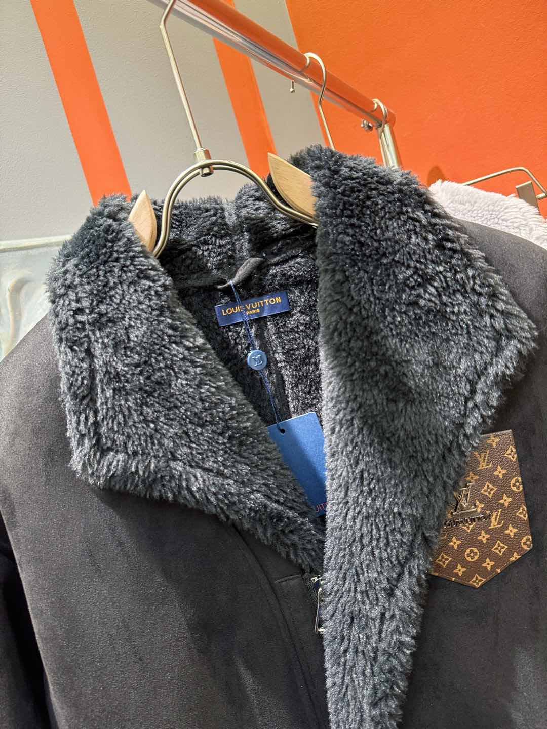 LV路易威登 新品皮毛一体，原生态人造皮面料；100%进口皮毛一体！采用进口人造皮皮料！皮料品质相当高级