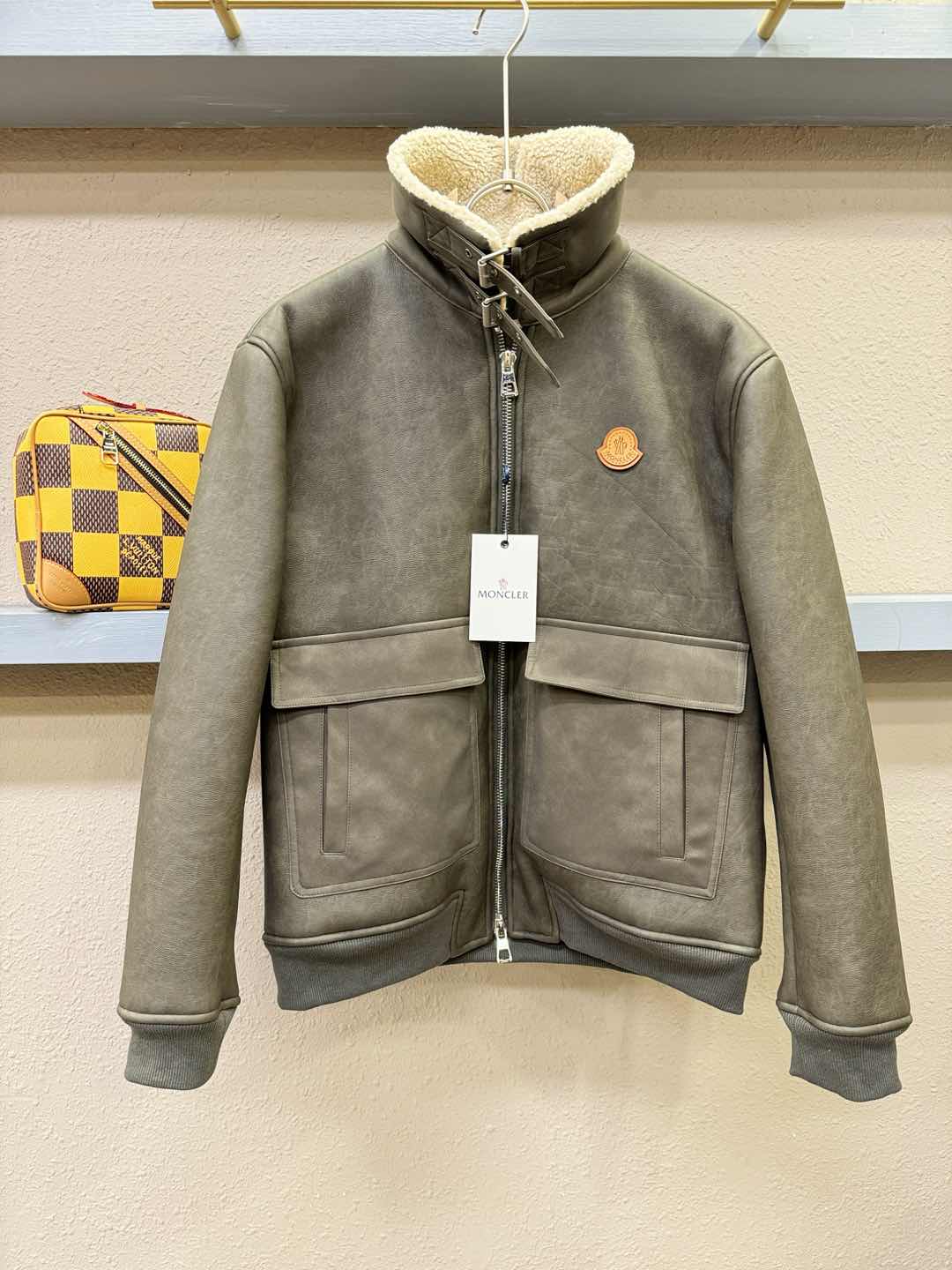 Moncler蒙口 新品皮毛一体，原生态人造皮面料；100%进口皮毛一体！采用进口人造皮！皮料品质相当高