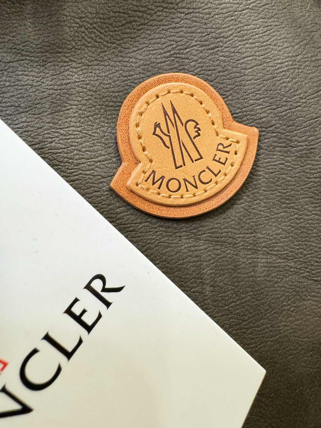 Moncler蒙口 新品皮毛一体，原生态人造皮面料；100%进口皮毛一体！采用进口人造皮！皮料品质相当高