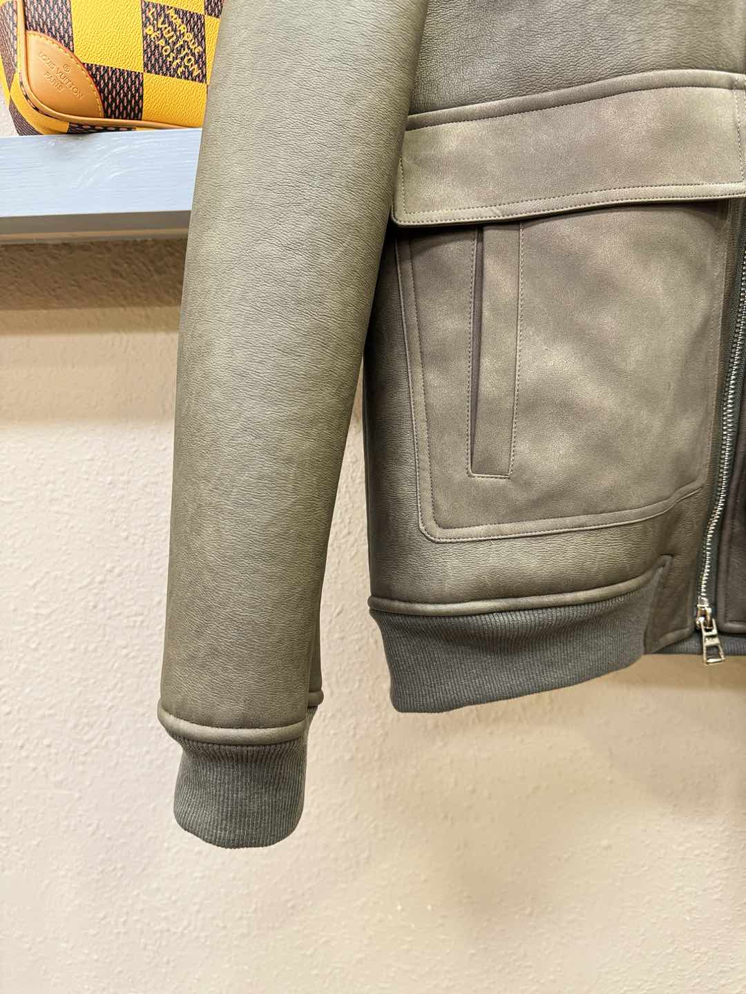 Moncler蒙口 新品皮毛一体，原生态人造皮面料；100%进口皮毛一体！采用进口人造皮！皮料品质相当高