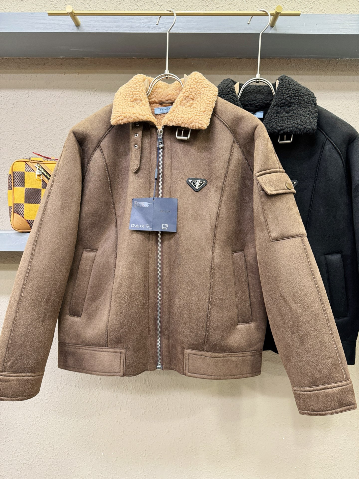 PRADA 普拉达 新品皮毛一体，原生态人造皮面料；100%进口皮毛一体！采用进口人造皮！皮料品质相当高