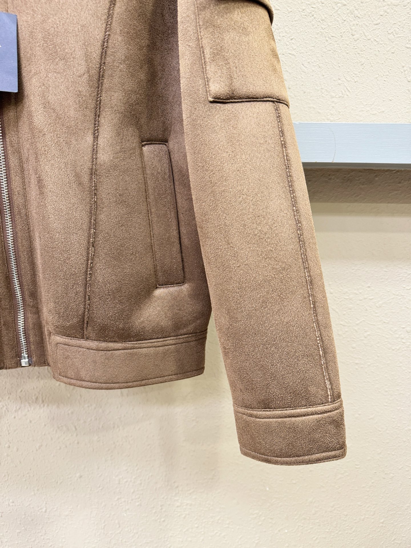 PRADA 普拉达 新品皮毛一体，原生态人造皮面料；100%进口皮毛一体！采用进口人造皮！皮料品质相当高