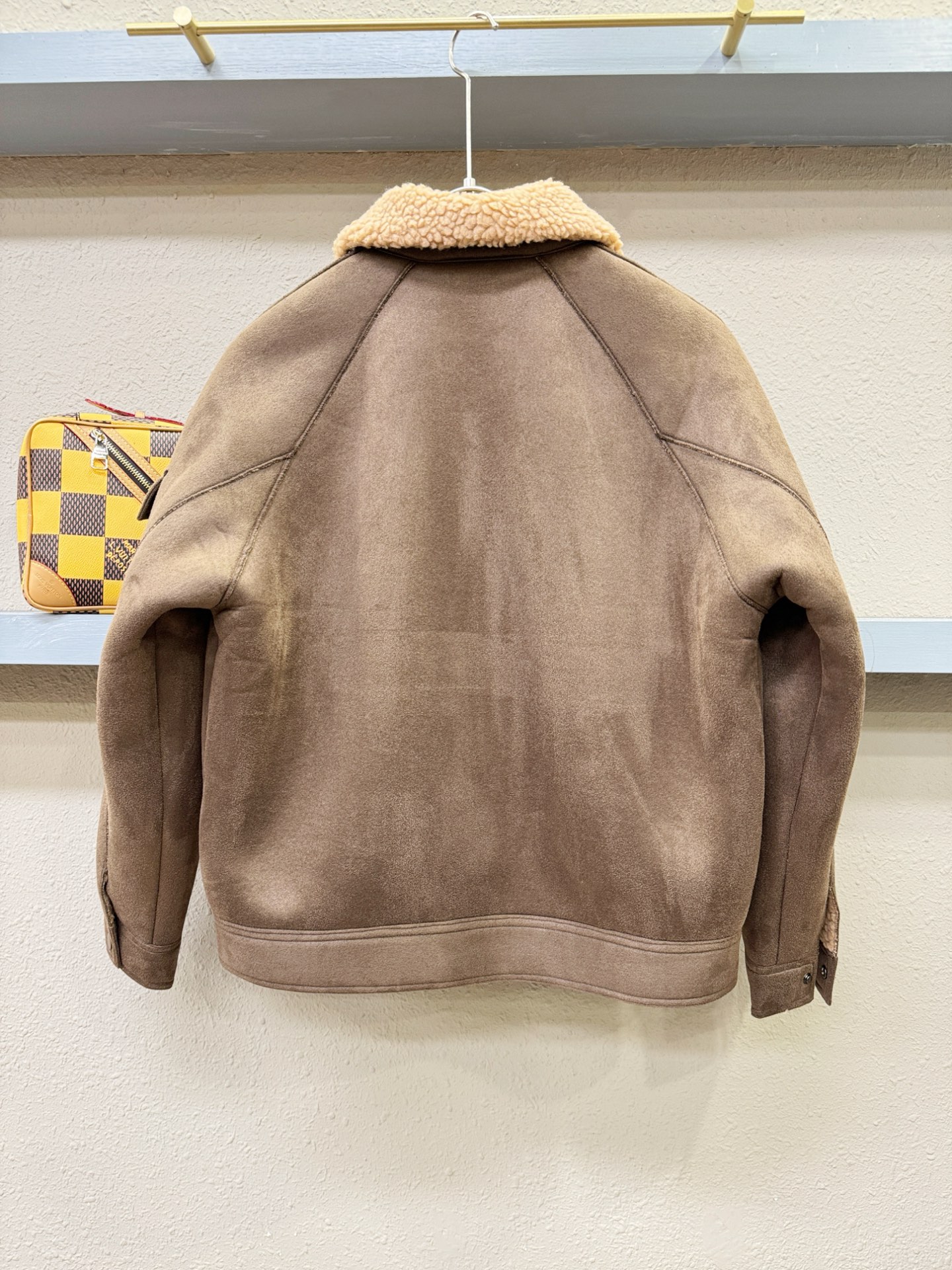 PRADA 普拉达 新品皮毛一体，原生态人造皮面料；100%进口皮毛一体！采用进口人造皮！皮料品质相当高