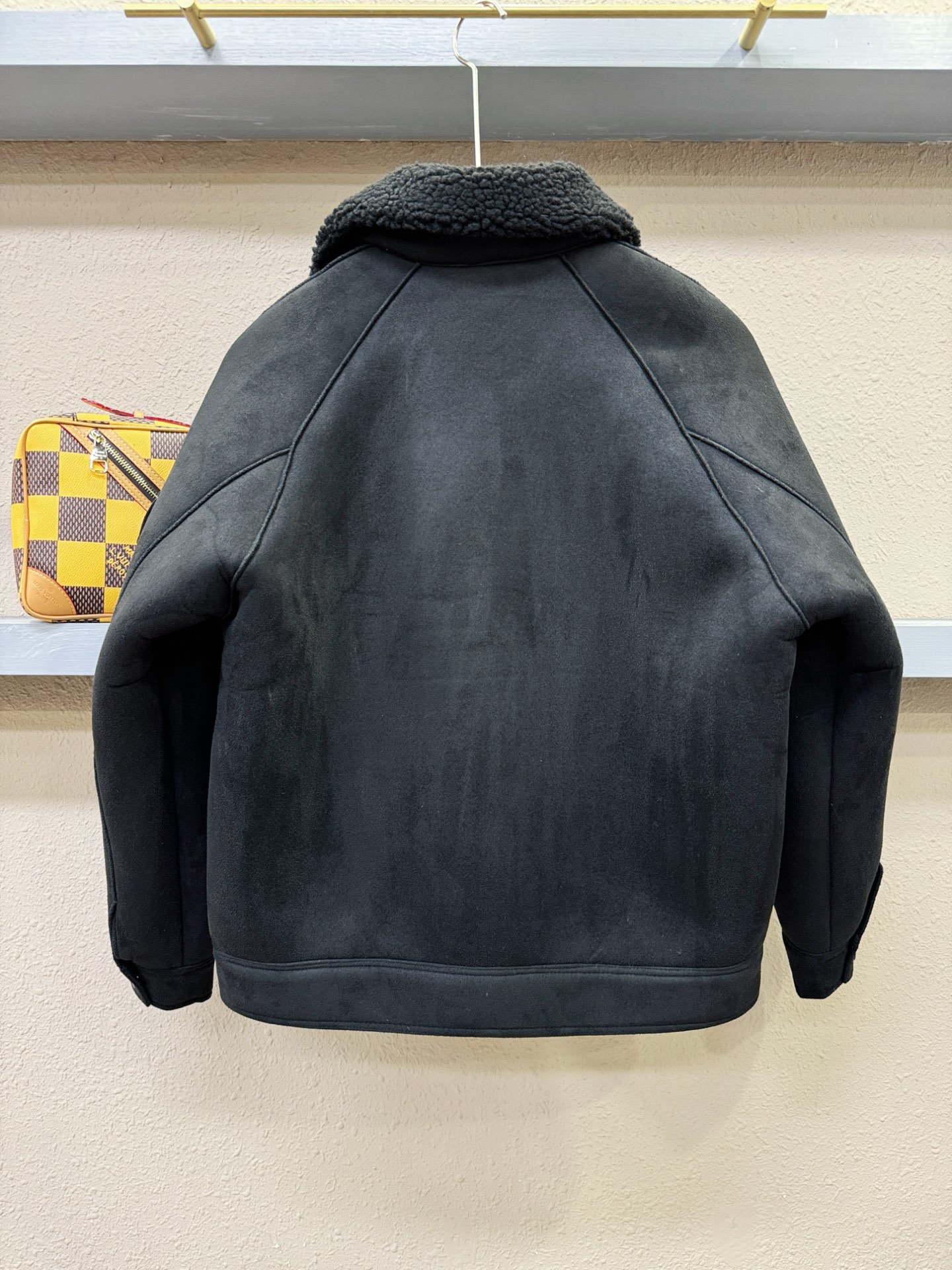 PRADA 普拉达 新品皮毛一体，原生态人造皮面料；100%进口皮毛一体！采用进口人造皮！皮料品质相当高