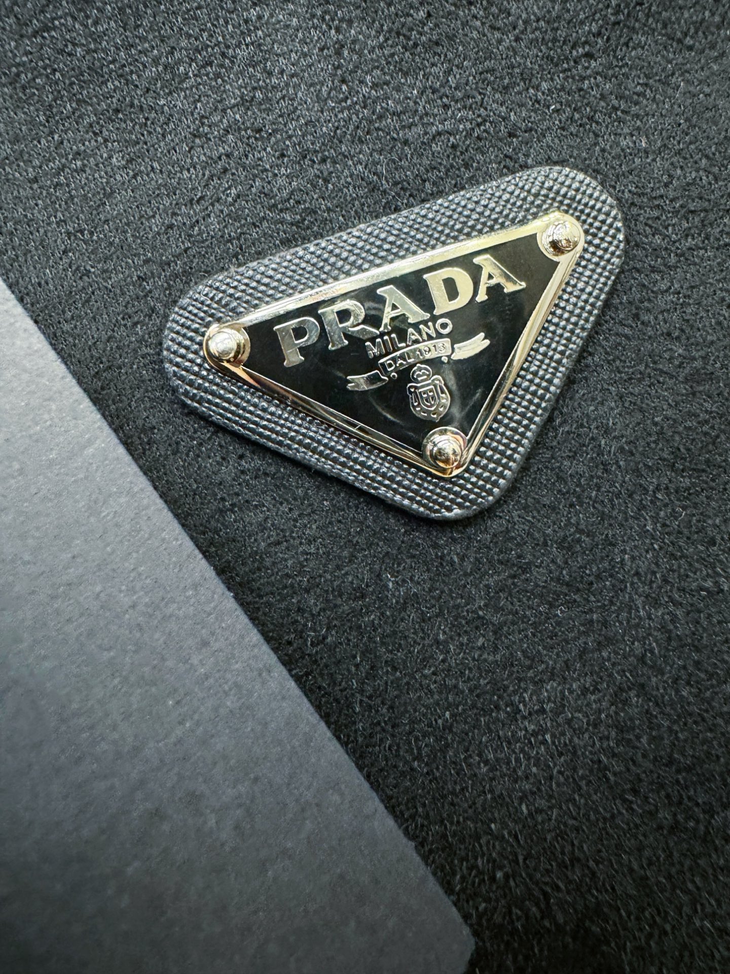 PRADA 普拉达 新品皮毛一体，原生态人造皮面料；100%进口皮毛一体！采用进口人造皮！皮料品质相当高