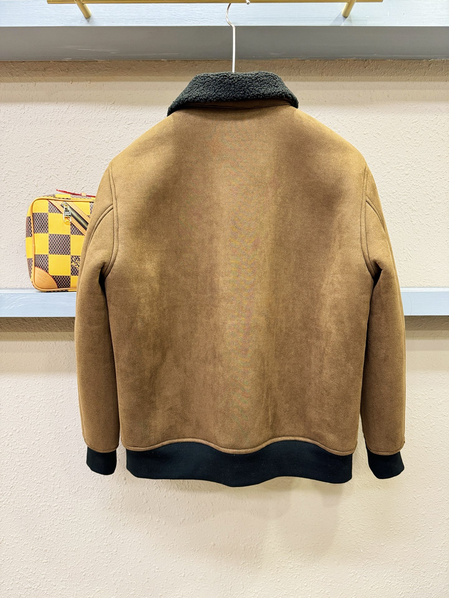 PRADA 普拉达 新品皮毛一体，原生态人造皮面料；100%进口皮毛一体！采用进口人造皮！皮料品质相当高