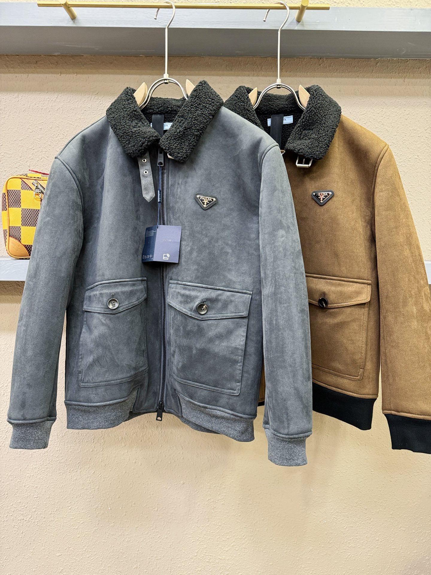 PRADA 普拉达 新品皮毛一体，原生态人造皮面料；100%进口皮毛一体！采用进口人造皮！皮料品质相当高