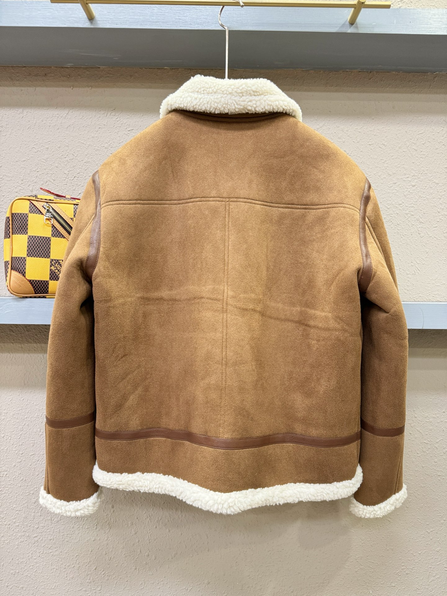 LV路易威登 新品皮毛一体，原生态人造皮面料；100%进口皮毛一体！采用进口人造皮皮料！皮料品质相当高级