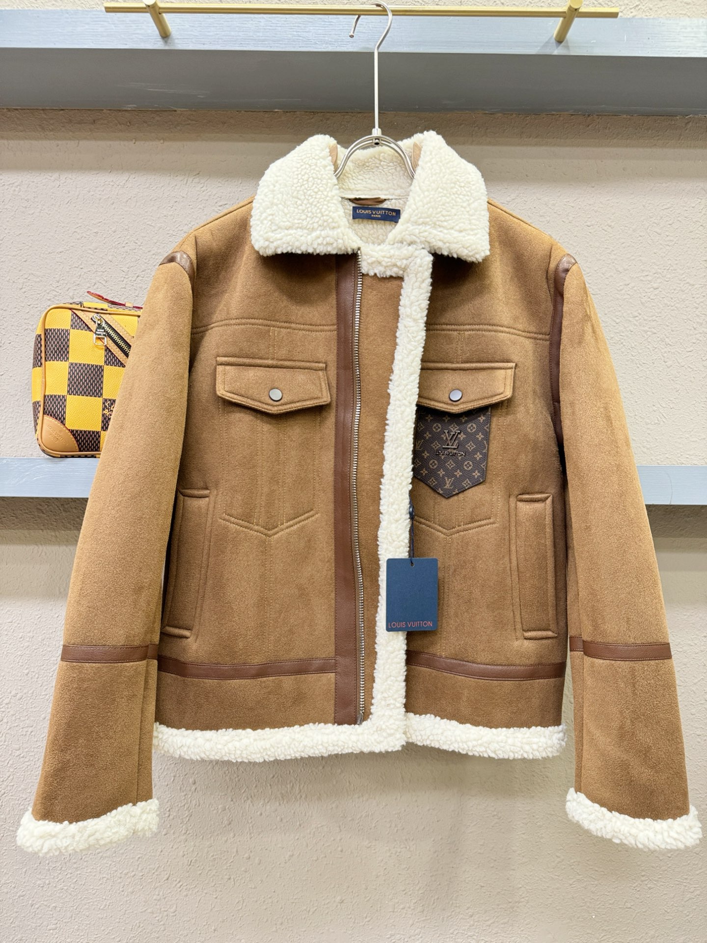 LV路易威登 新品皮毛一体，原生态人造皮面料；100%进口皮毛一体！采用进口人造皮皮料！皮料品质相当高级