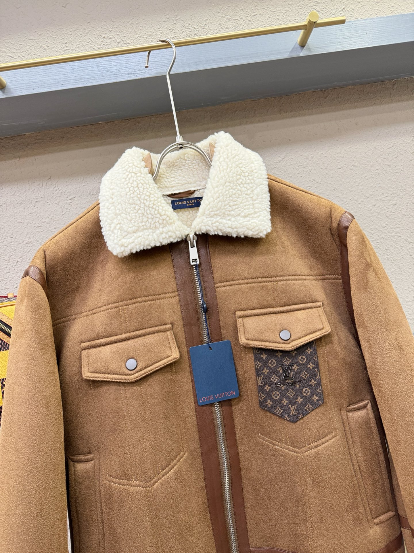 LV路易威登 新品皮毛一体，原生态人造皮面料；100%进口皮毛一体！采用进口人造皮皮料！皮料品质相当高级