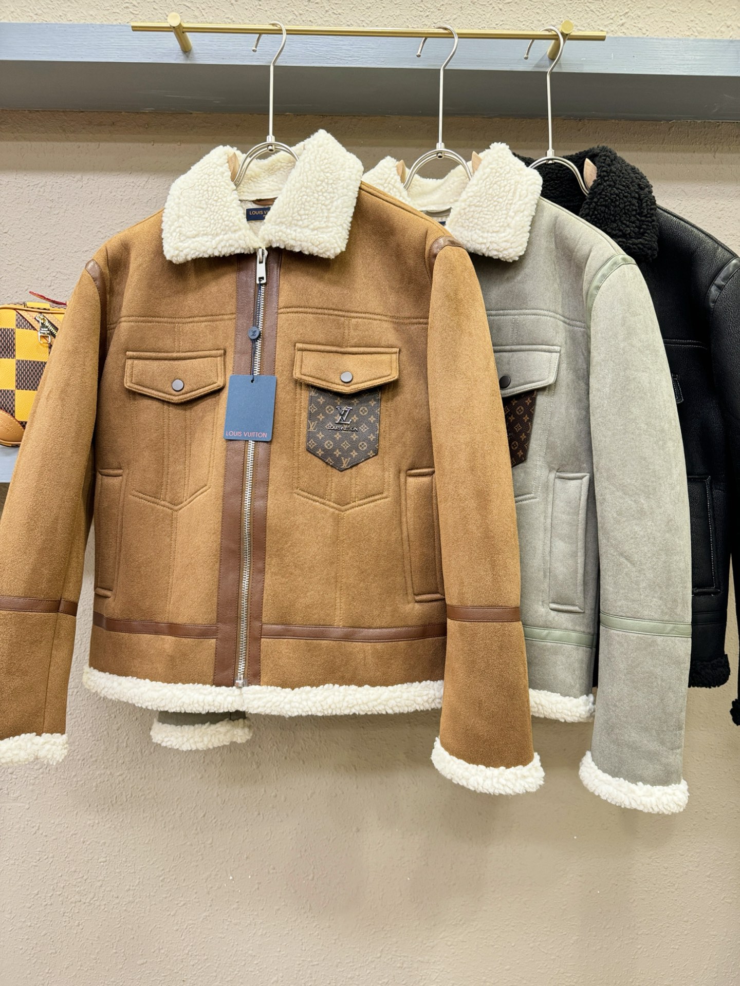 LV路易威登 新品皮毛一体，原生态人造皮面料；100%进口皮毛一体！采用进口人造皮皮料！皮料品质相当高级