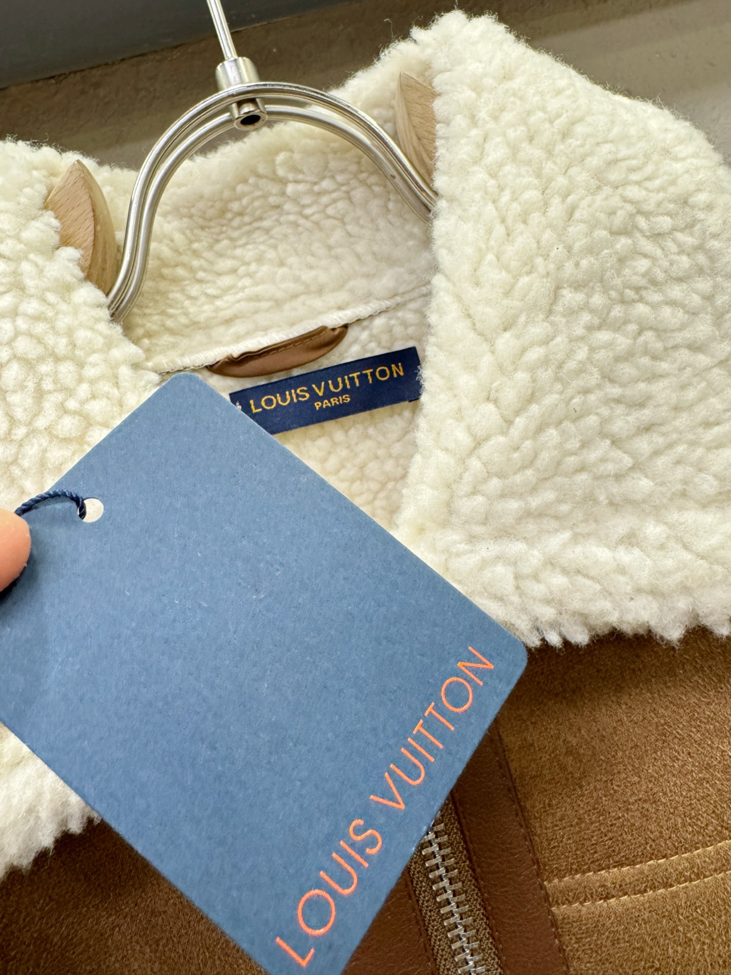 LV路易威登 新品皮毛一体，原生态人造皮面料；100%进口皮毛一体！采用进口人造皮皮料！皮料品质相当高级