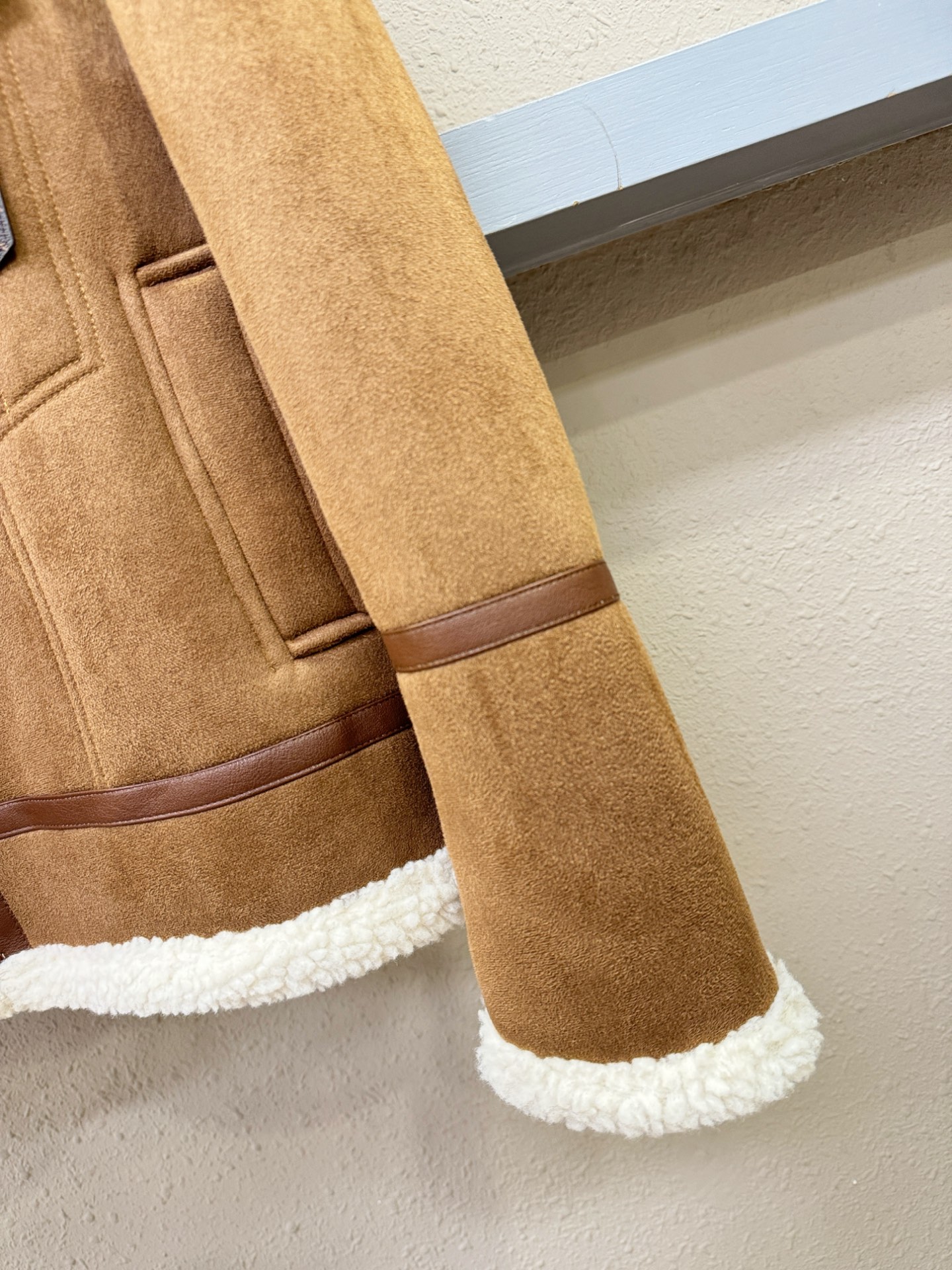 LV路易威登 新品皮毛一体，原生态人造皮面料；100%进口皮毛一体！采用进口人造皮皮料！皮料品质相当高级