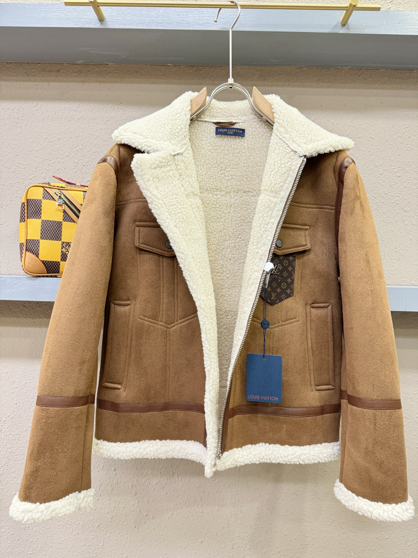 LV路易威登 新品皮毛一体，原生态人造皮面料；100%进口皮毛一体！采用进口人造皮皮料！皮料品质相当高级