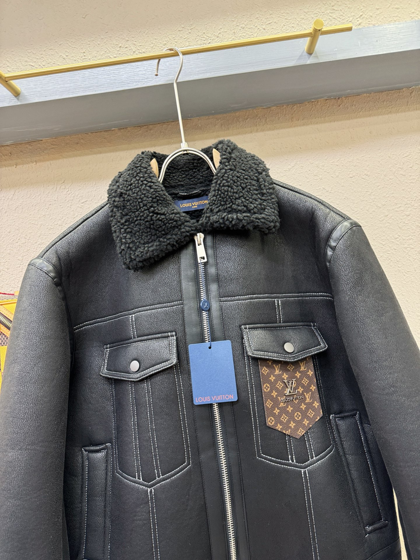 LV路易威登 新品皮毛一体，原生态人造皮面料；100%进口皮毛一体！采用进口人造皮皮料！皮料品质相当高级