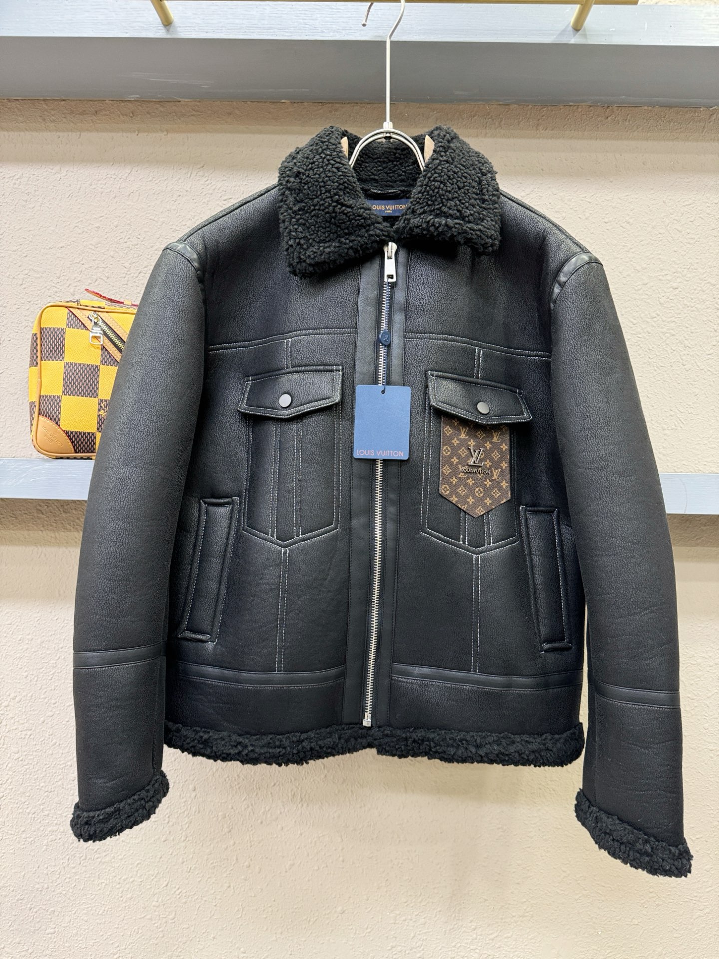 LV路易威登 新品皮毛一体，原生态人造皮面料；100%进口皮毛一体！采用进口人造皮皮料！皮料品质相当高级