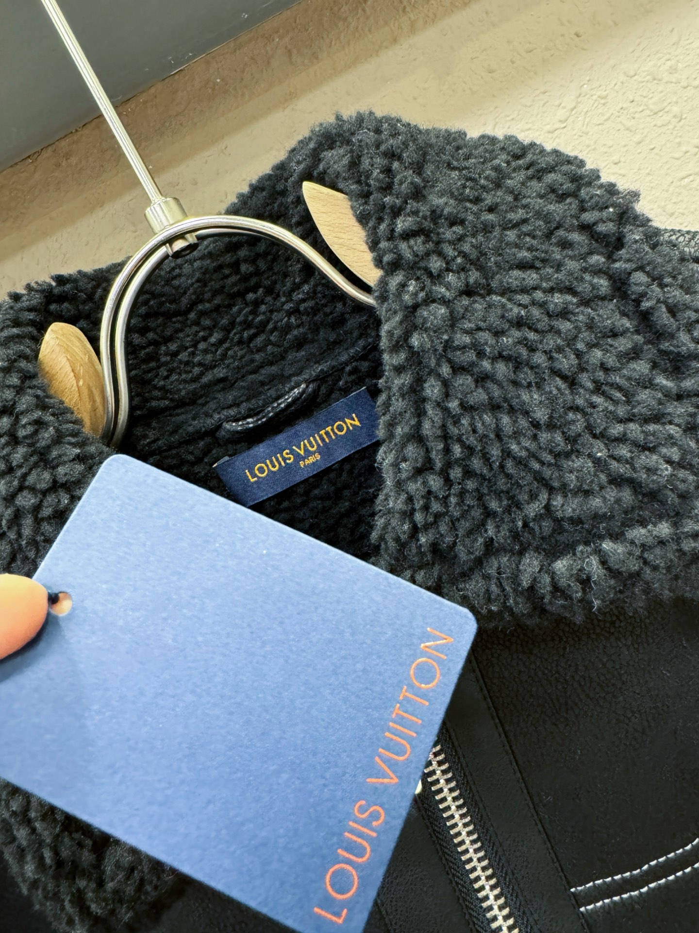 LV路易威登 新品皮毛一体，原生态人造皮面料；100%进口皮毛一体！采用进口人造皮皮料！皮料品质相当高级