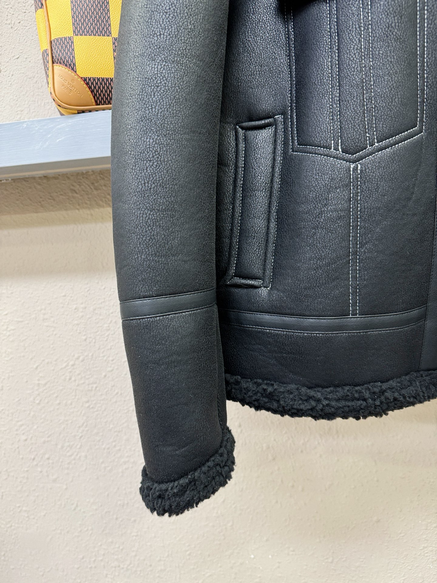 LV路易威登 新品皮毛一体，原生态人造皮面料；100%进口皮毛一体！采用进口人造皮皮料！皮料品质相当高级