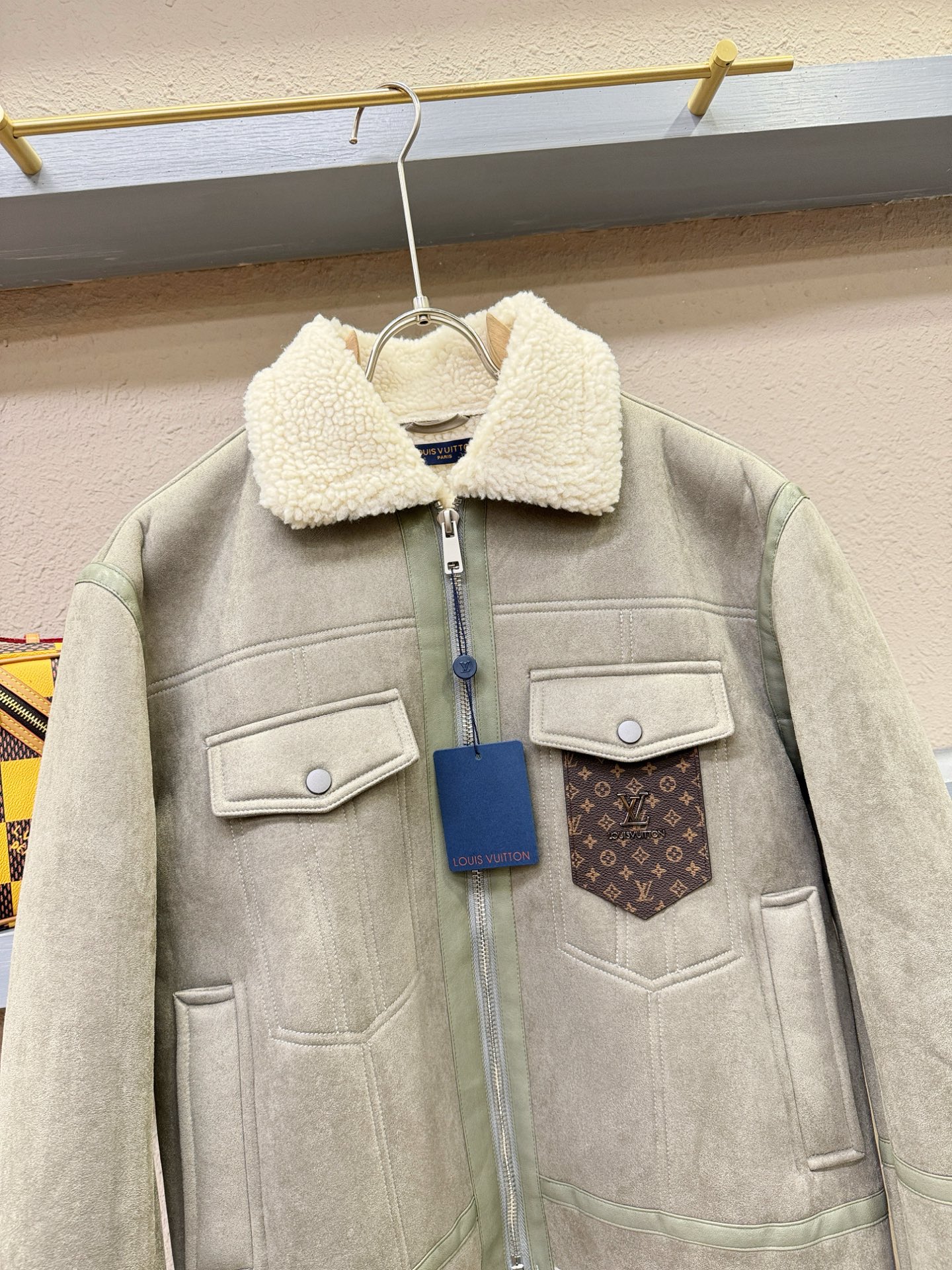 LV路易威登 新品皮毛一体，原生态人造皮面料；100%进口皮毛一体！采用进口人造皮皮料！皮料品质相当高级