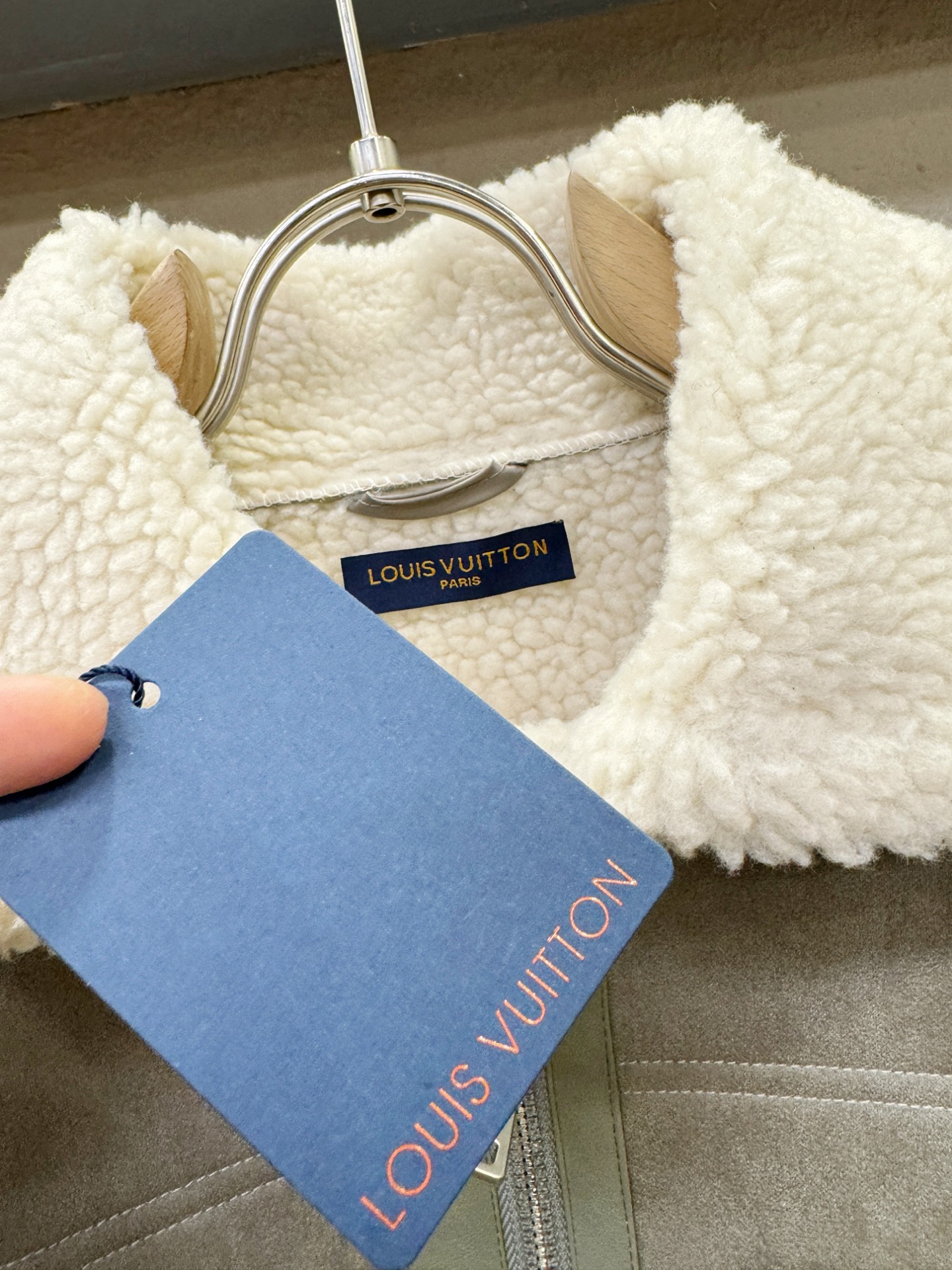 LV路易威登 新品皮毛一体，原生态人造皮面料；100%进口皮毛一体！采用进口人造皮皮料！皮料品质相当高级