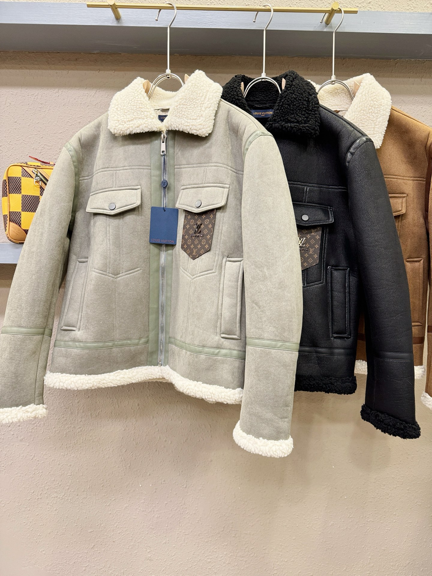 LV路易威登 新品皮毛一体，原生态人造皮面料；100%进口皮毛一体！采用进口人造皮皮料！皮料品质相当高级