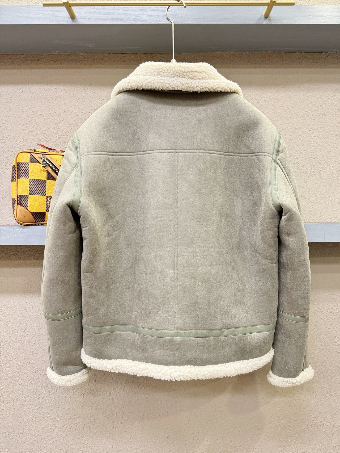 LV路易威登 新品皮毛一体，原生态人造皮面料；100%进口皮毛一体！采用进口人造皮皮料！皮料品质相当高级