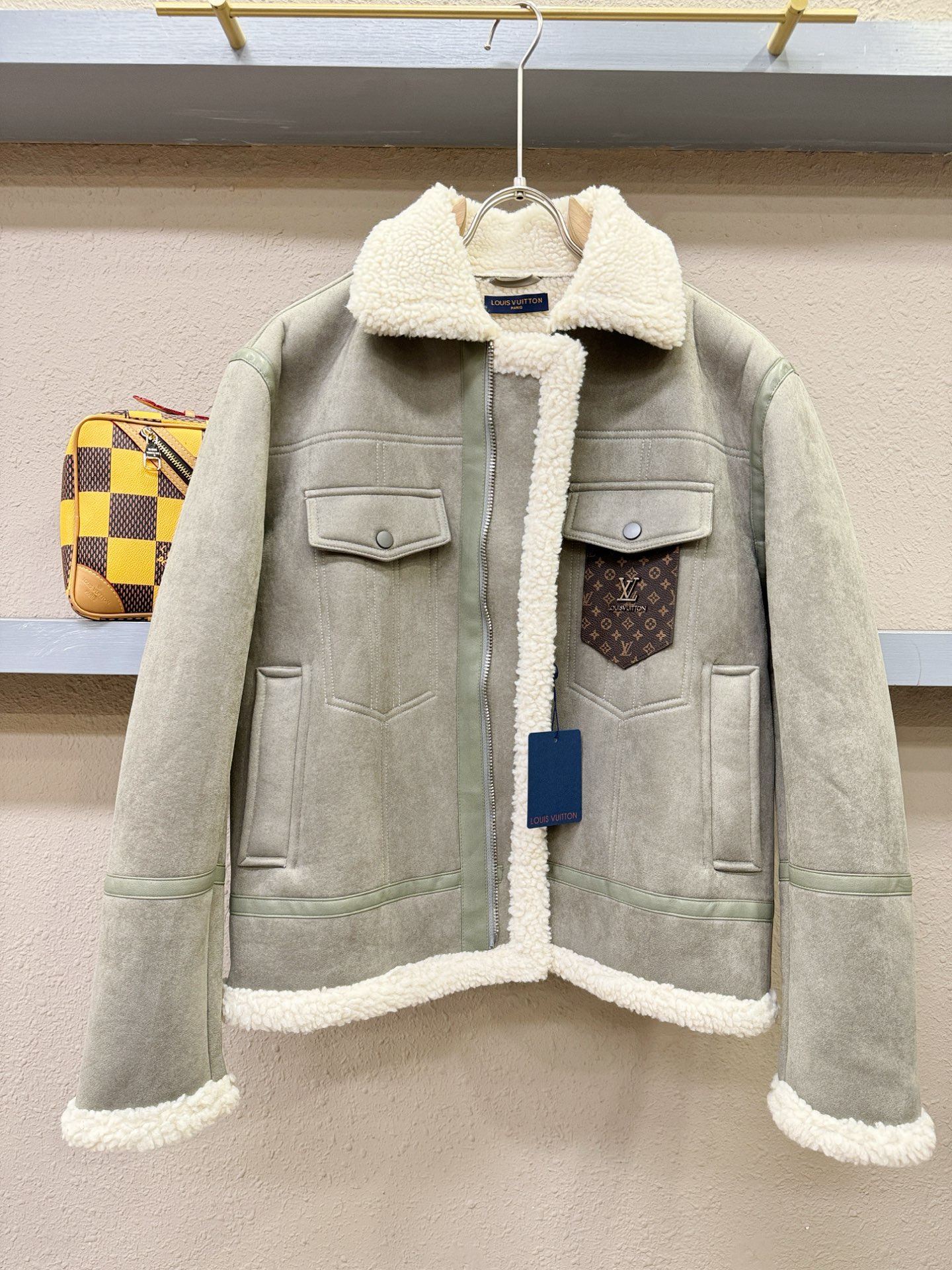 LV路易威登 新品皮毛一体，原生态人造皮面料；100%进口皮毛一体！采用进口人造皮皮料！皮料品质相当高级