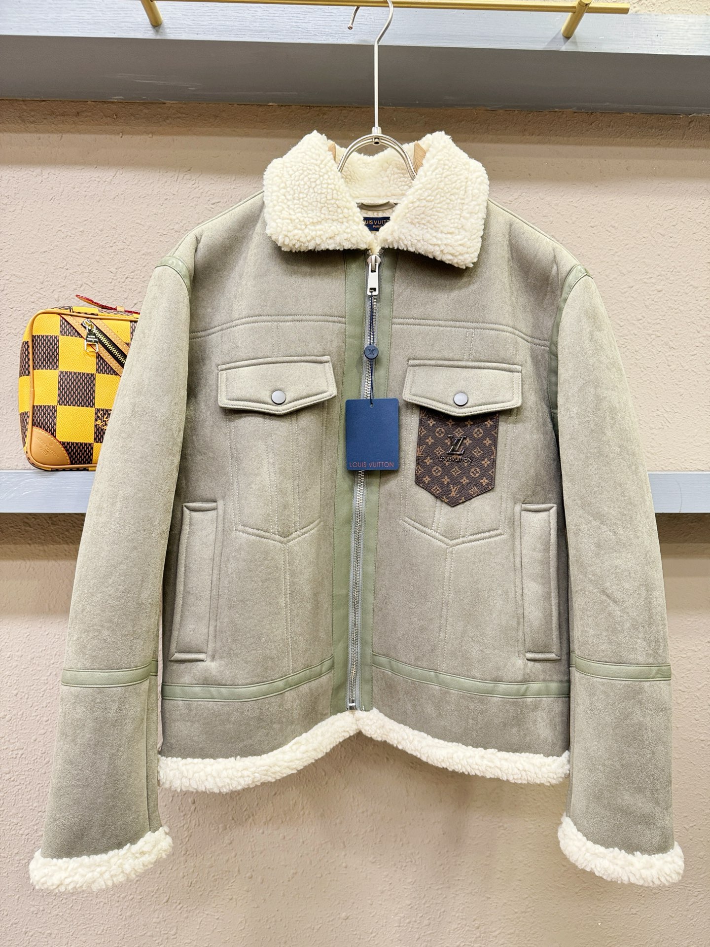 LV路易威登 新品皮毛一体，原生态人造皮面料；100%进口皮毛一体！采用进口人造皮皮料！皮料品质相当高级