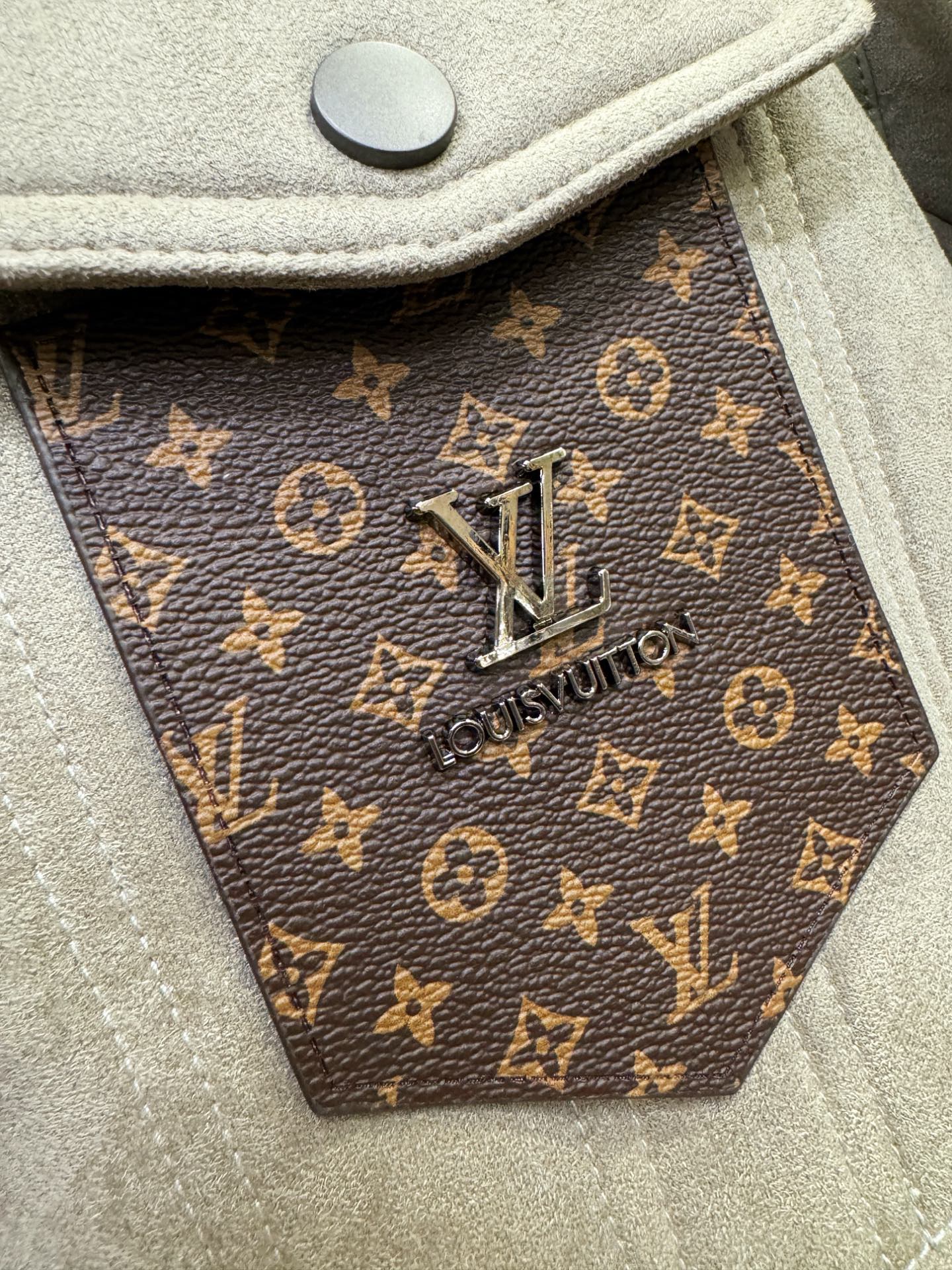 LV路易威登 新品皮毛一体，原生态人造皮面料；100%进口皮毛一体！采用进口人造皮皮料！皮料品质相当高级