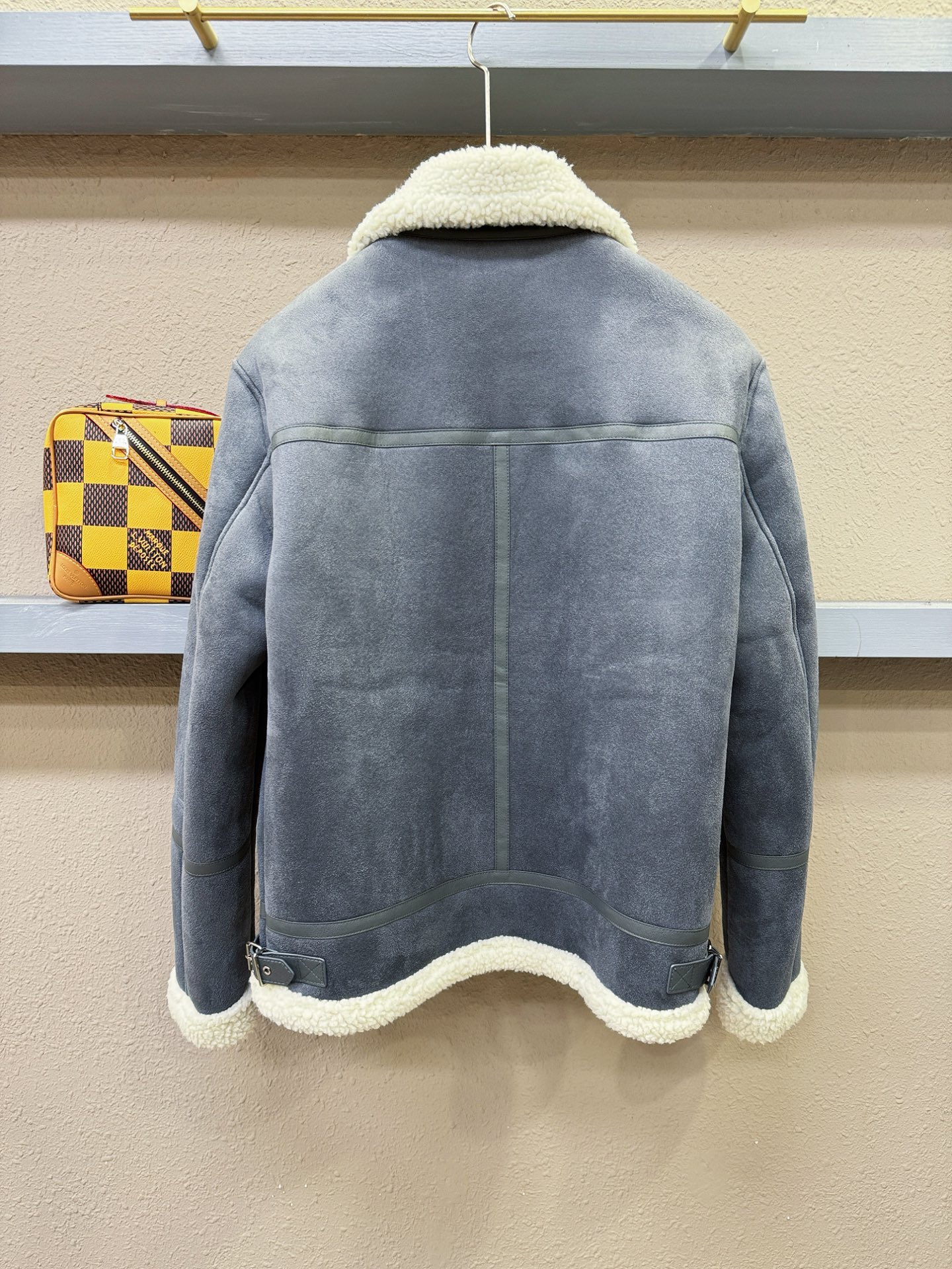 PRADA 普拉达 新品皮毛一体，原生态人造皮面料；100%进口皮毛一体！采用进口人造皮皮料！皮料品质相