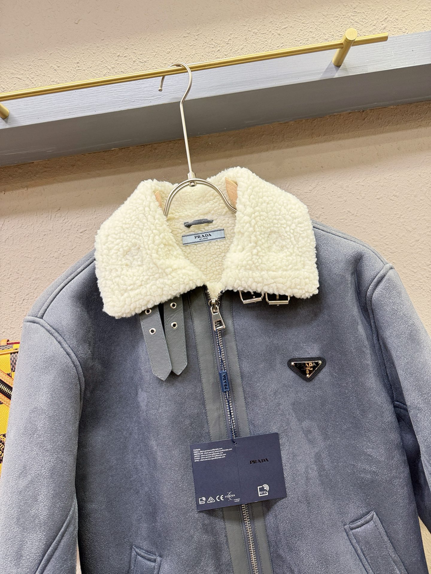 PRADA 普拉达 新品皮毛一体，原生态人造皮面料；100%进口皮毛一体！采用进口人造皮皮料！皮料品质相