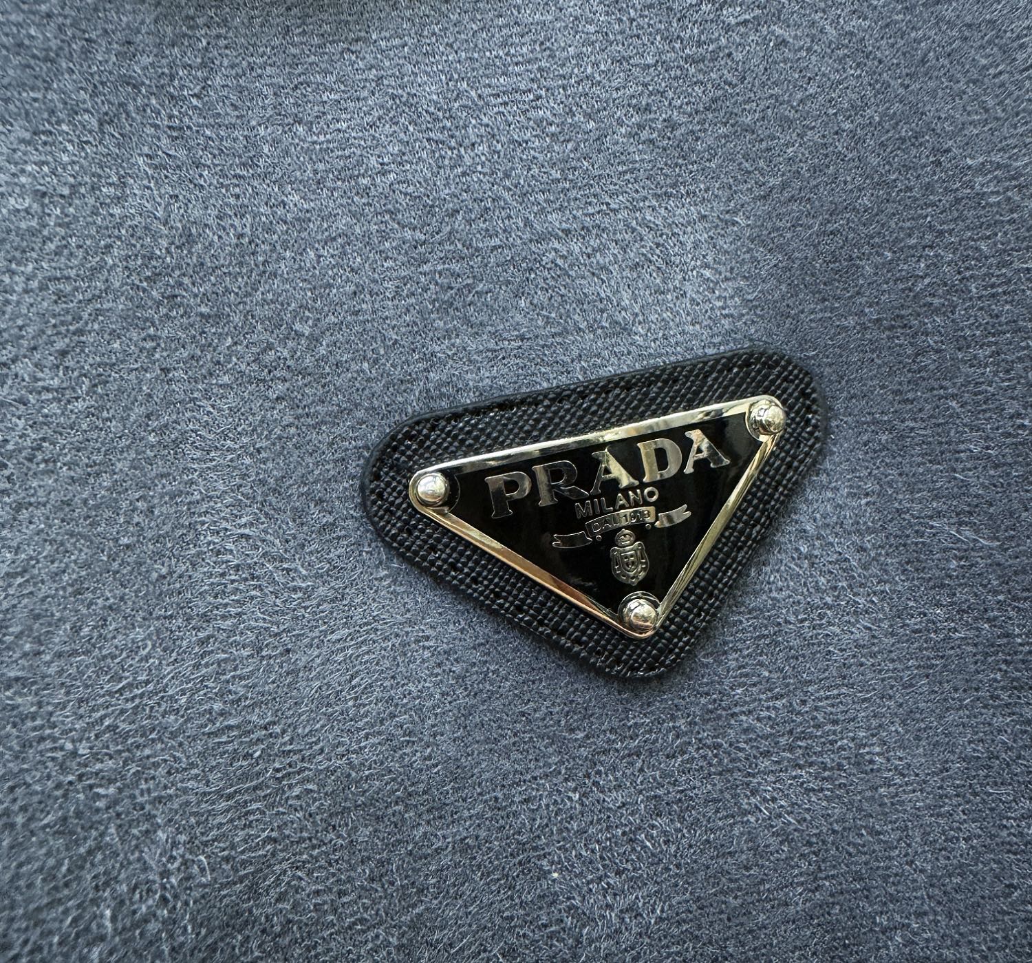 PRADA 普拉达 新品皮毛一体，原生态人造皮面料；100%进口皮毛一体！采用进口人造皮皮料！皮料品质相