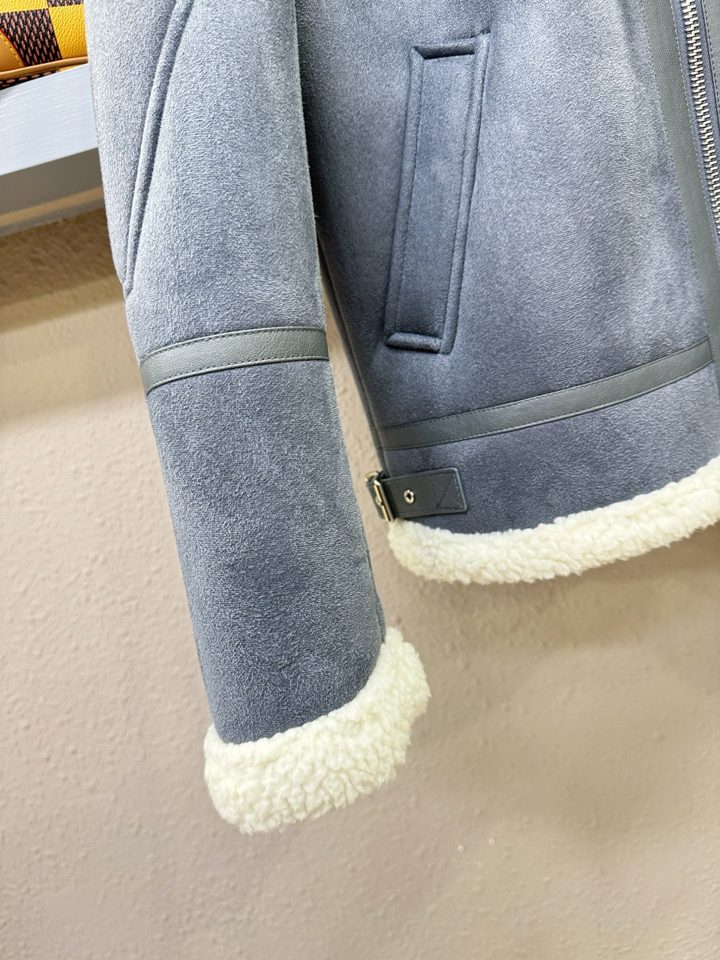 PRADA 普拉达 新品皮毛一体，原生态人造皮面料；100%进口皮毛一体！采用进口人造皮皮料！皮料品质相