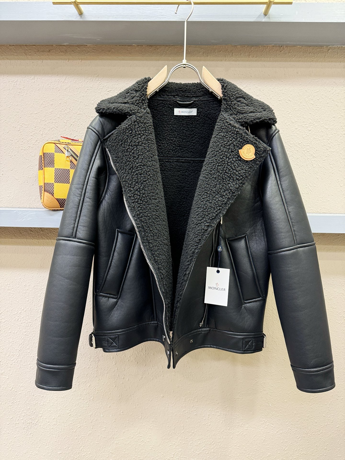 Moncler蒙口 新品皮毛一体，原生态人造皮面料；100%进口皮毛一体！采用进口人造皮！皮料品质相当高