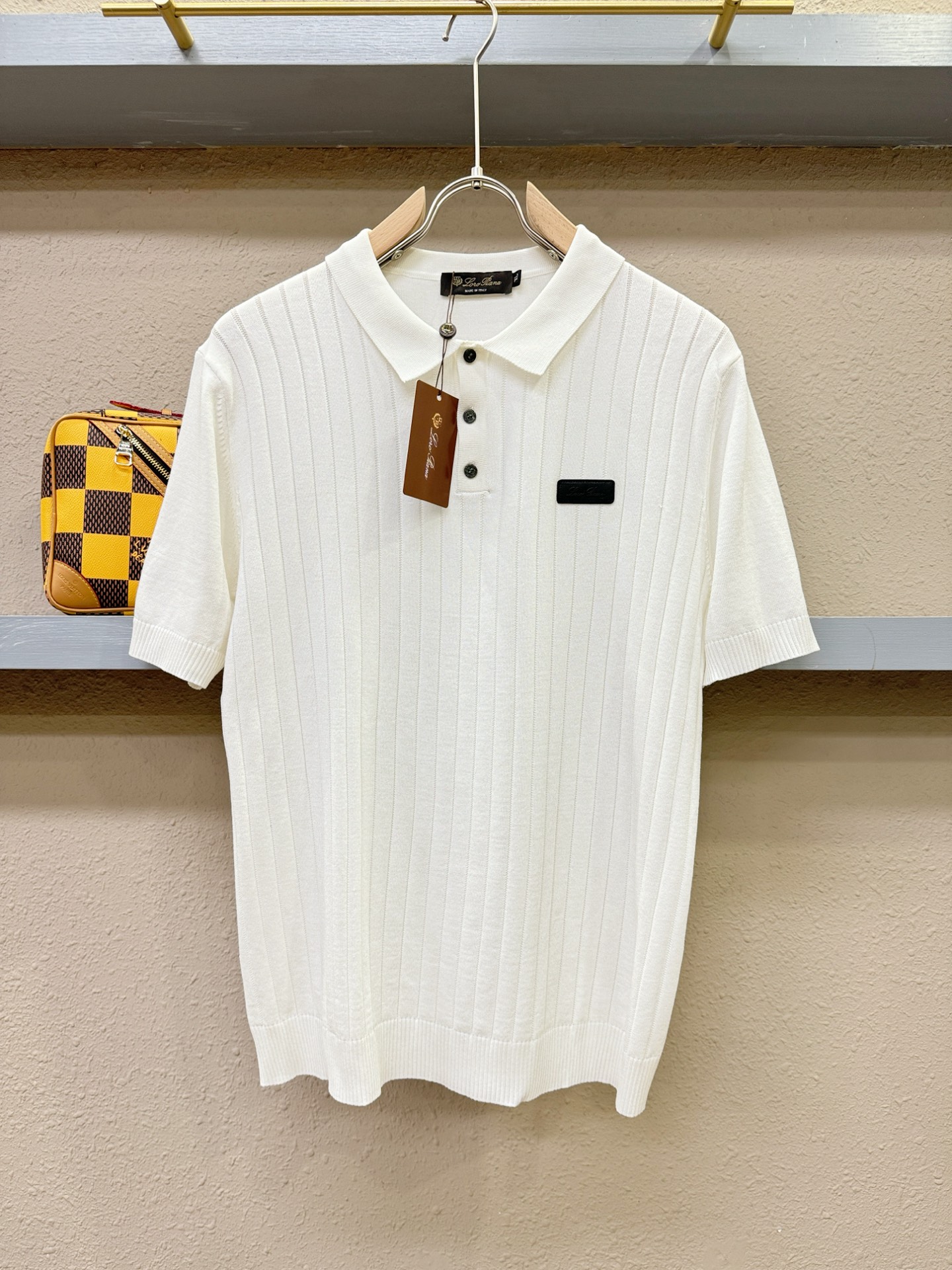 NO:126441,Loro Piana Nouyou Pianya 2025 spring and summer new knitted short-sleeved products, imported knitted fabrics, soft touch. Top imported private goods, time-designed trendy short-sleeved sweaters, without losing luxury. The quality is unquestionable. The upper body effect is excellent, the same as the luxury official website!  Size M-4XL, loro piana, T-shirt, alexander wang19860909Loro Piana诺悠翩雅 2025春夏新品针织短袖,进口针织面料,手感柔软.顶级进口私货,时间设计潮流短袖针织衫,不失奢华 品质毋庸置疑 上身效果超赞,奢华官网同款！尺码M-4XL,,loro piana,T-shirt,alexander wang,Men's clothing