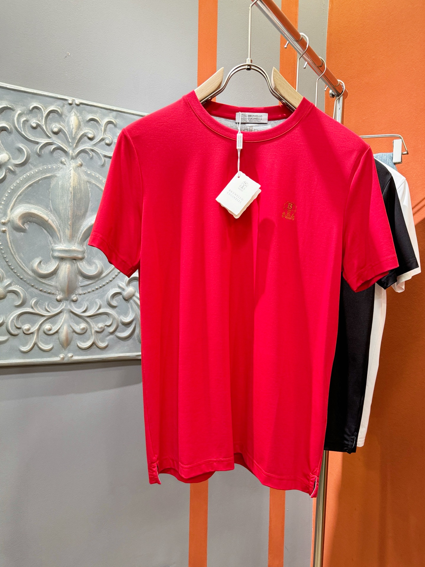 NO:126429,BC Bruti 2025 spring and summer new classic round neck short sleeves, fashionable and versatile classic elements create exquisite craftsmanship counter fabrics, top-level elements are fusion, classic short sleeves 3 standards complete, trendy men's fashion, whether it is the comfort of the upper body or it is an incomparable existence, a must-have for male gods. Code number M-XXXL, T-shirt, alexander wang19860909BC布鲁提 2025春夏新款经典圆领短袖,时尚百搭经典元素打造精致工艺专柜面料,顶级元素融合打造,经典短袖3标齐全,潮男时尚,无论是上身舒适度还是都是无可比拟的存在,男神必备.码数M-XXXL,,T-shirt,alexander wang,Men's clothing