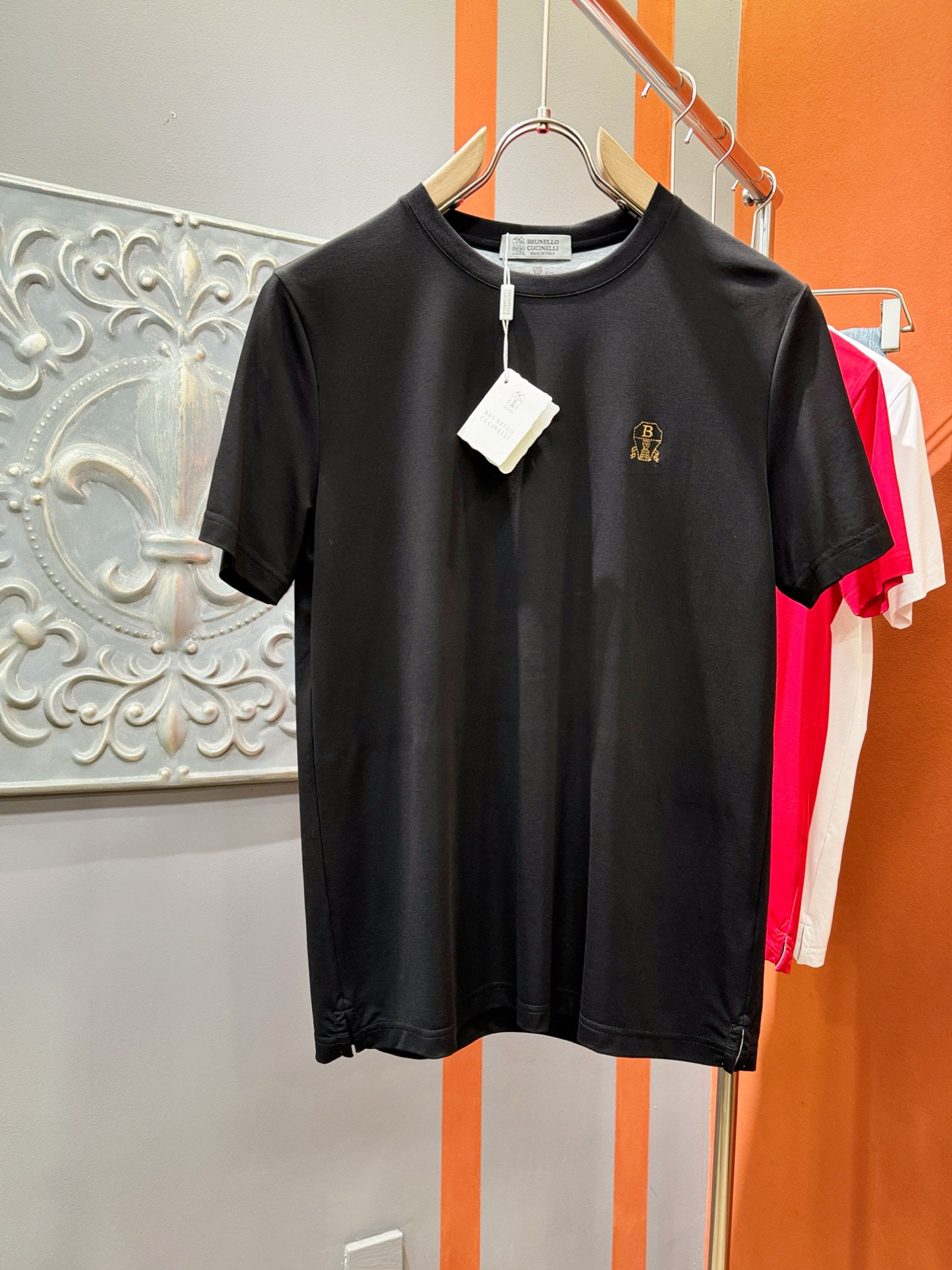 NO:126424,BC Bruti 2025 spring and summer new classic round neck short sleeves, fashionable and versatile classic elements create exquisite craftsmanship counter fabrics, top-level elements are fusion, classic short sleeves 3 standards complete, trendy men's fashion, whether it is the comfort of the upper body or it is an incomparable existence, a must-have for male gods. Code number M-XXXL, T-shirt, alexander wang19860909BC布鲁提 2025春夏新款经典圆领短袖,时尚百搭经典元素打造精致工艺专柜面料,顶级元素融合打造,经典短袖3标齐全,潮男时尚,无论是上身舒适度还是都是无可比拟的存在,男神必备.码数M-XXXL,,T-shirt,alexander wang,Men's clothing