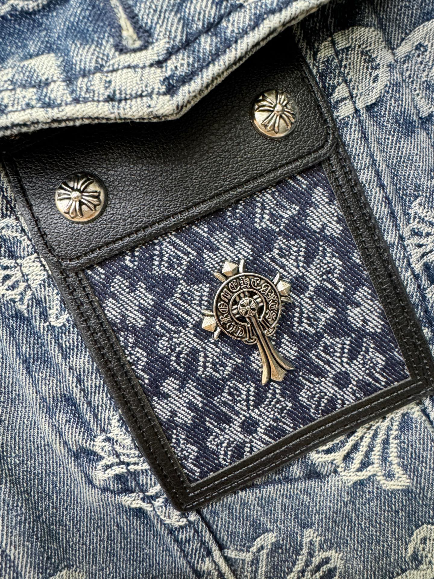 CHROME HEARTS 克罗心 2025新品男女同款牛仔外套，时装圈人气极为火热的单品，是时尚大咖们