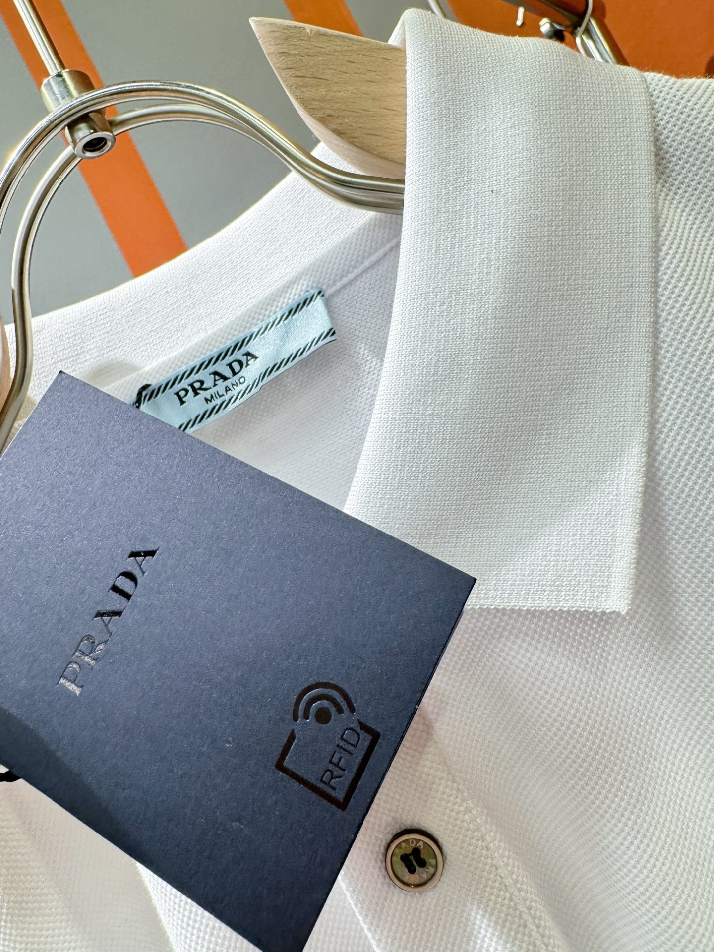  PRADA 普拉达 2025官方春夏新款 男士翻领短袖POLO衫，胸口精致Logo，高端主线系列，进口