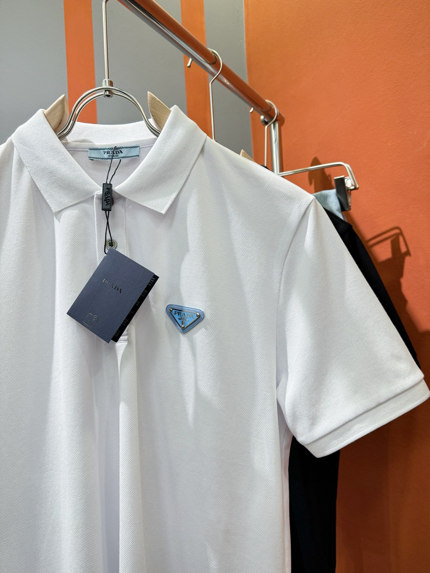  PRADA 普拉达 2025官方春夏新款 男士翻领短袖POLO衫，胸口精致Logo，高端主线系列，进口