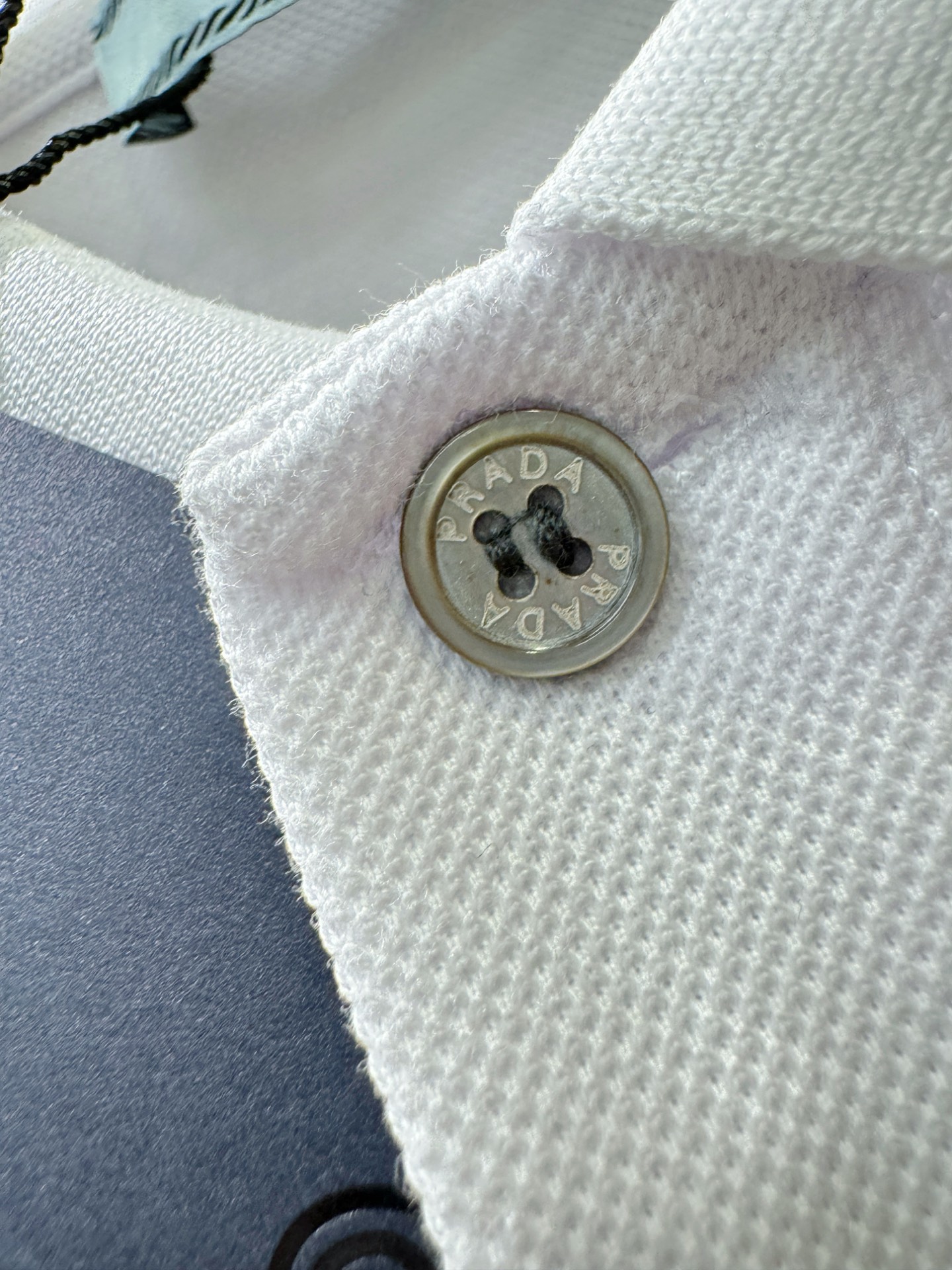  PRADA 普拉达 2025官方春夏新款 男士翻领短袖POLO衫，胸口精致Logo，高端主线系列，进口