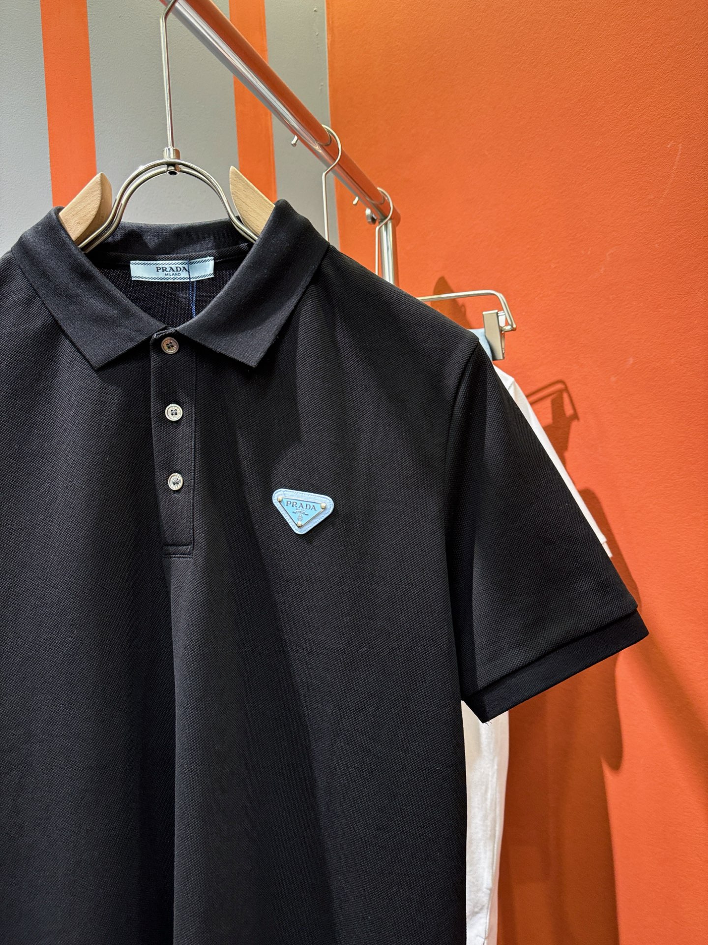  PRADA 普拉达 2025官方春夏新款 男士翻领短袖POLO衫，胸口精致Logo，高端主线系列，进口
