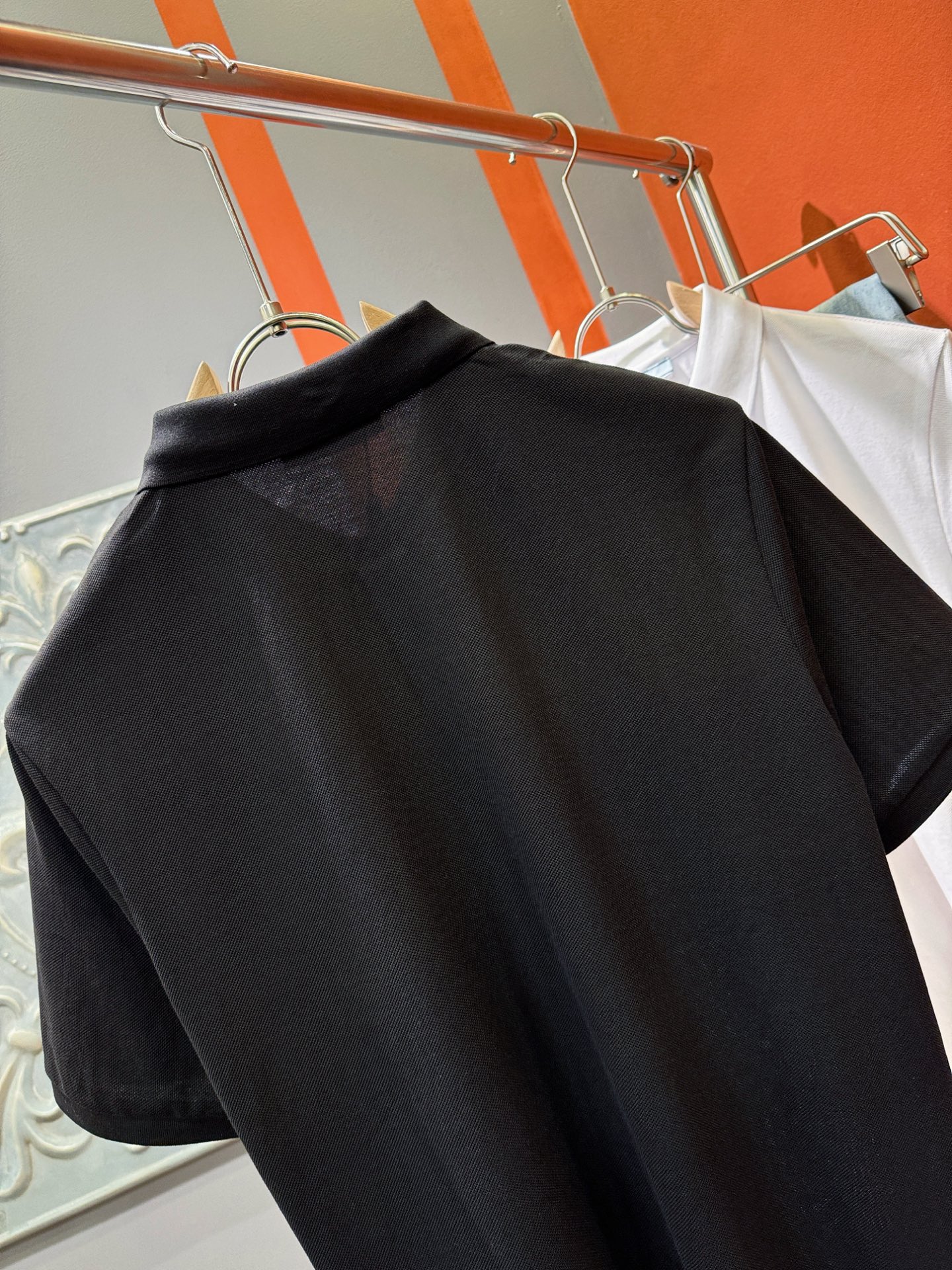  PRADA 普拉达 2025官方春夏新款 男士翻领短袖POLO衫，胸口精致Logo，高端主线系列，进口