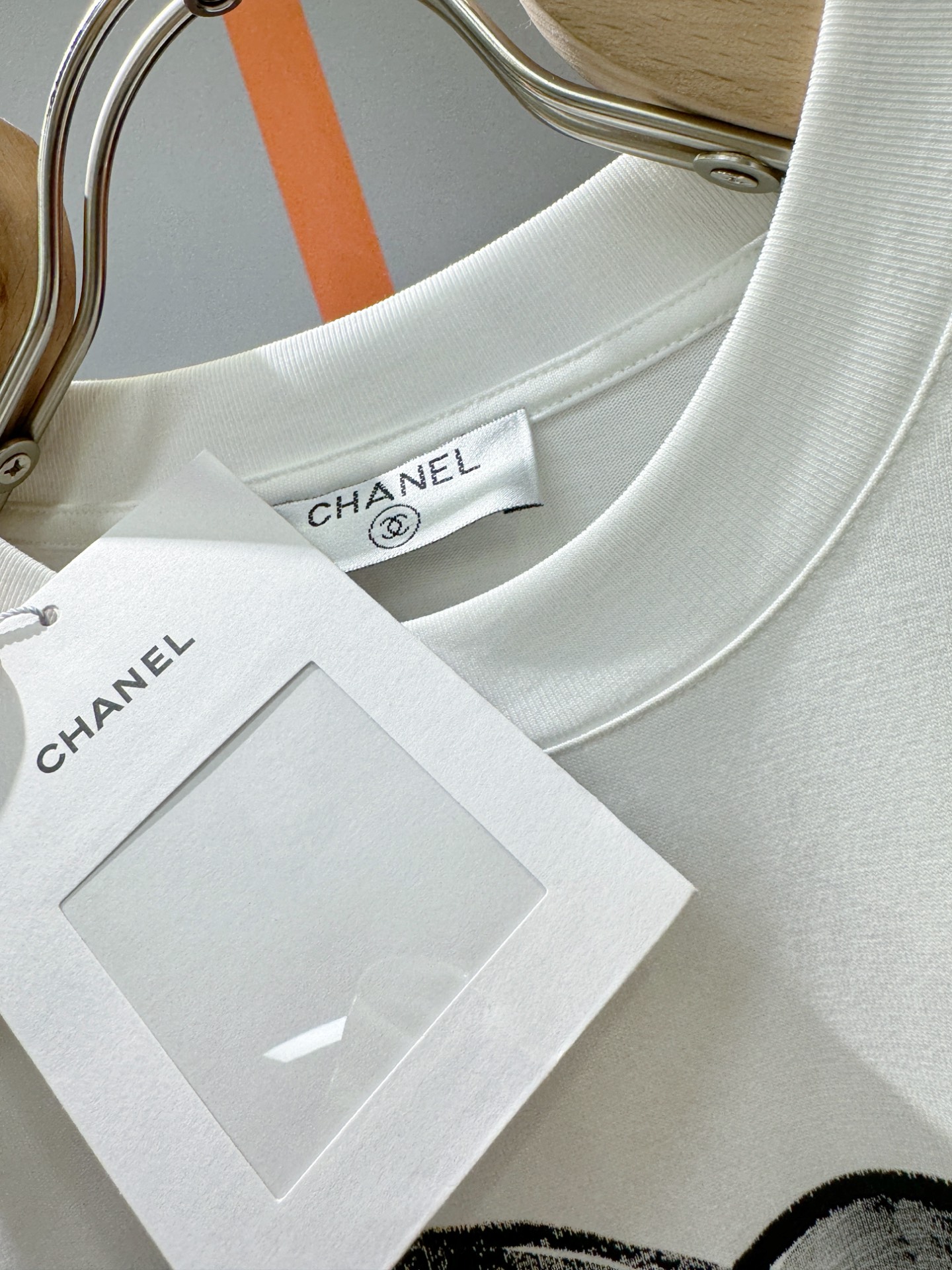  香奈儿 2025款新品短袖！原版定制面料，手感柔软。顶级进口私货，时尚设计潮流短袖，不失奢华 品质毋庸