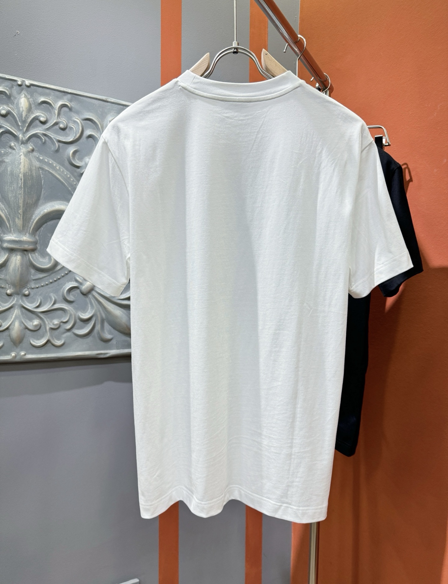  香奈儿 2025款新品短袖！原版定制面料，手感柔软。顶级进口私货，时尚设计潮流短袖，不失奢华 品质毋庸