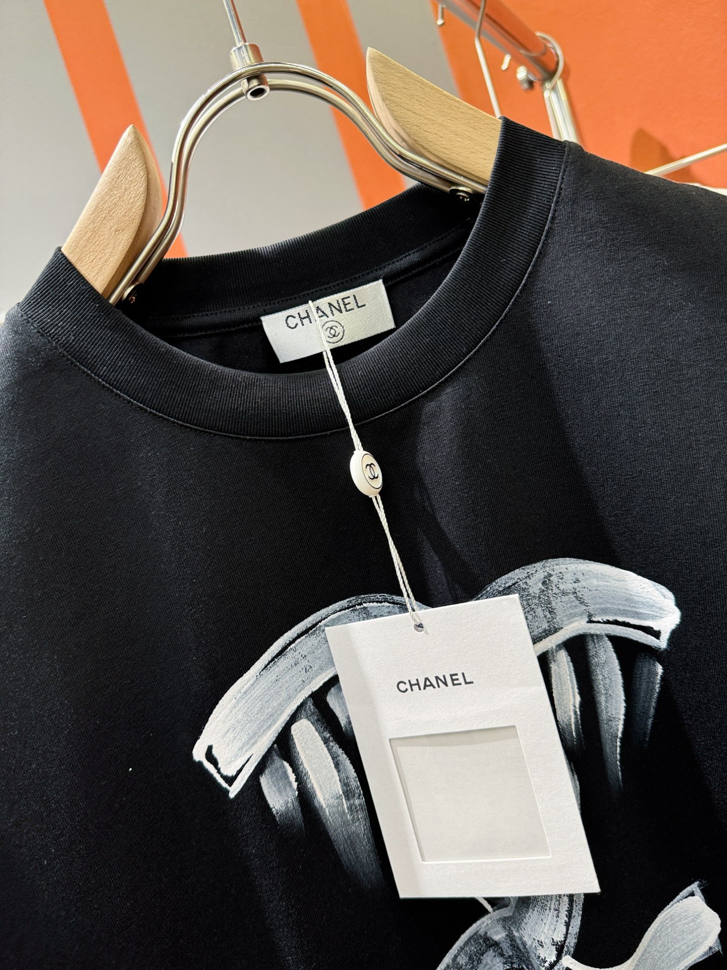  香奈儿 2025款新品短袖！原版定制面料，手感柔软。顶级进口私货，时尚设计潮流短袖，不失奢华 品质毋庸