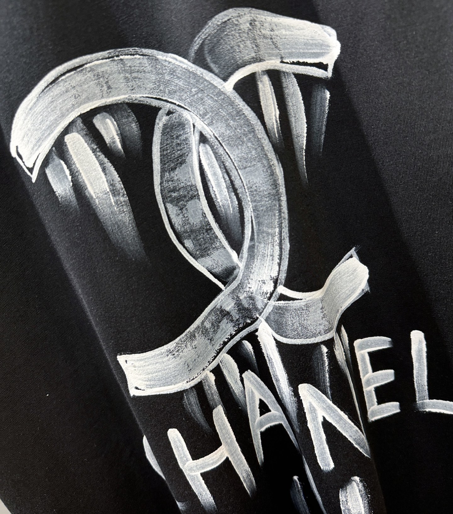  香奈儿 2025款新品短袖！原版定制面料，手感柔软。顶级进口私货，时尚设计潮流短袖，不失奢华 品质毋庸