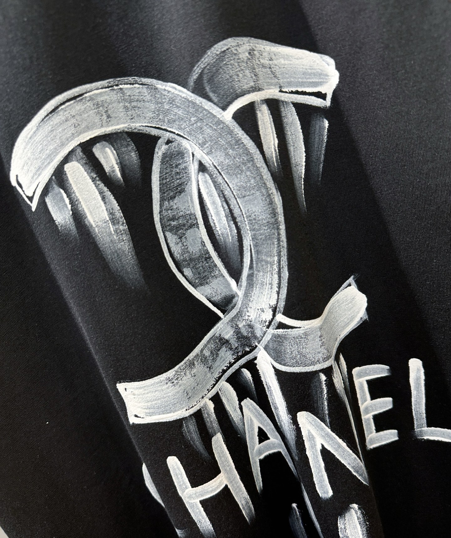  香奈儿 2025款新品短袖！原版定制面料，手感柔软。顶级进口私货，时尚设计潮流短袖，不失奢华 品质毋庸