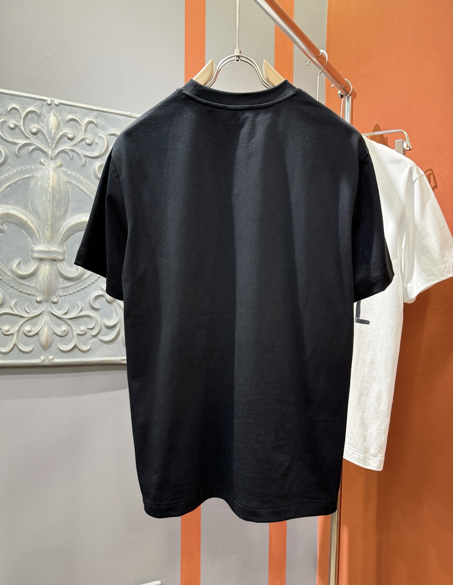  香奈儿 2025款新品短袖！原版定制面料，手感柔软。顶级进口私货，时尚设计潮流短袖，不失奢华 品质毋庸