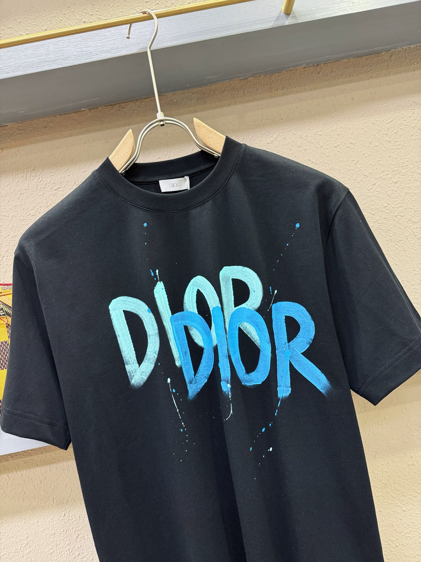  Dior迪奥2025款新品短袖！原版定制面料，手感柔软。顶级进口私货，时尚设计潮流短袖，不失奢华 品质